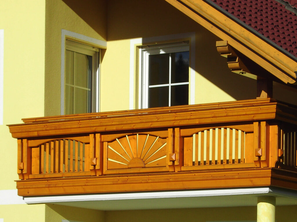 Balkongeländer aus Holz » Holzbalkon Leeb Balkone