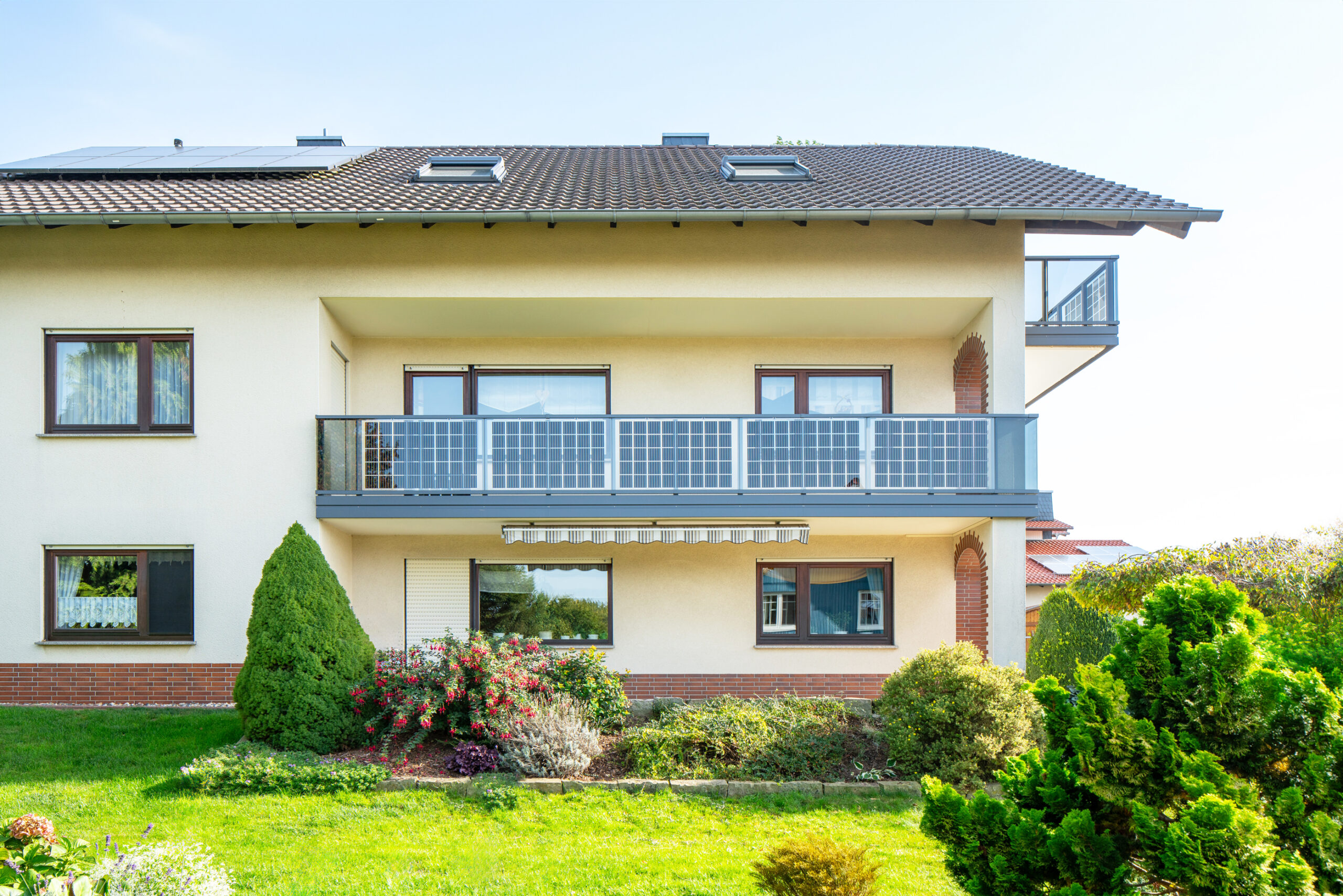 Solar-Power leicht gemacht: Welches System passt zu Ihrem Balkon?
