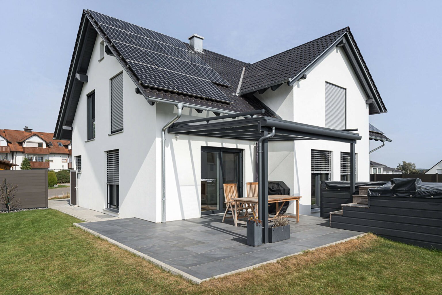 terrassenueberdachung auf stuetzen mit wandanschluss