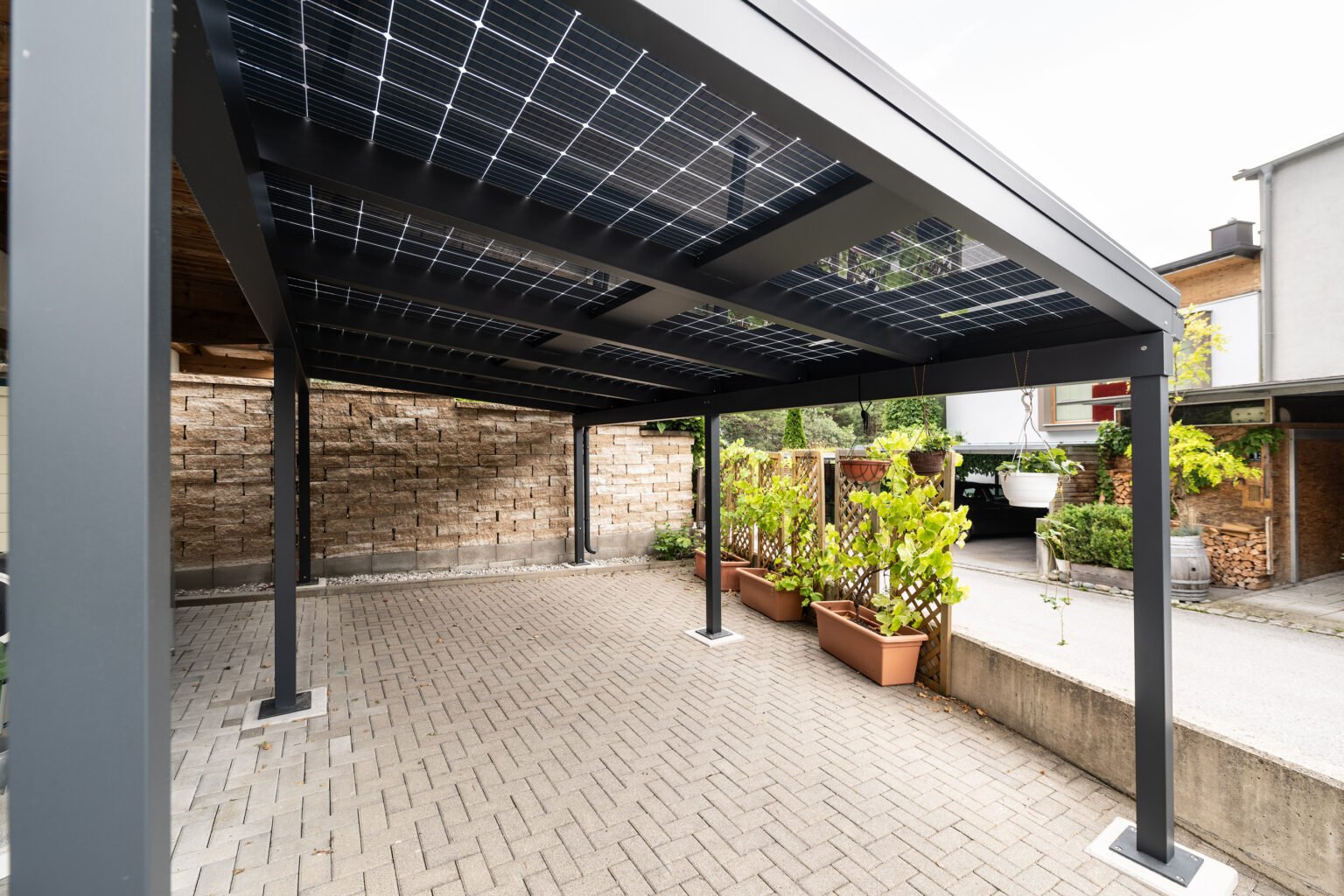 solarcarport pv ueberdachung sonnenergie photovoltaik stellplatz auto