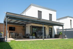 Terrassenueberdachung Toscana mit einer Aufdachmarkise